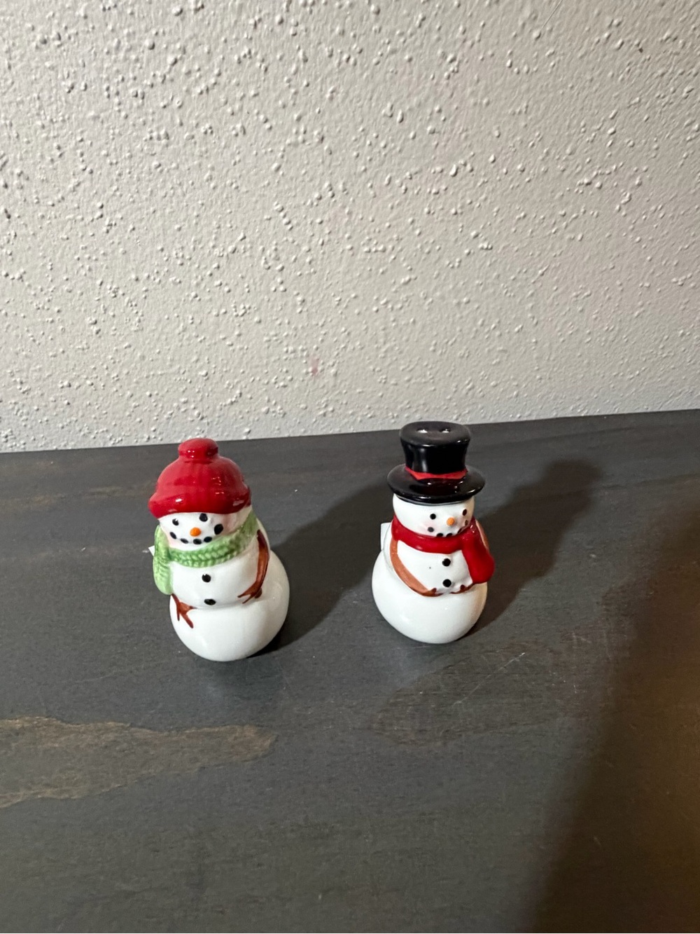 Holiday Snowman Salt and Pepper Shakers - 🆕🎄⛄️